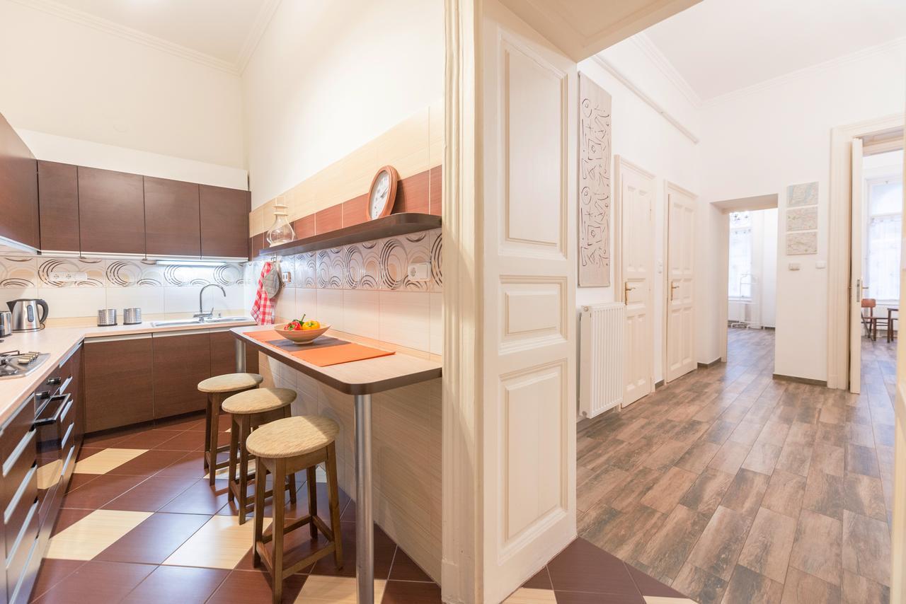 Family And Friends Apartment บูดาเปสต์ ภายนอก รูปภาพ