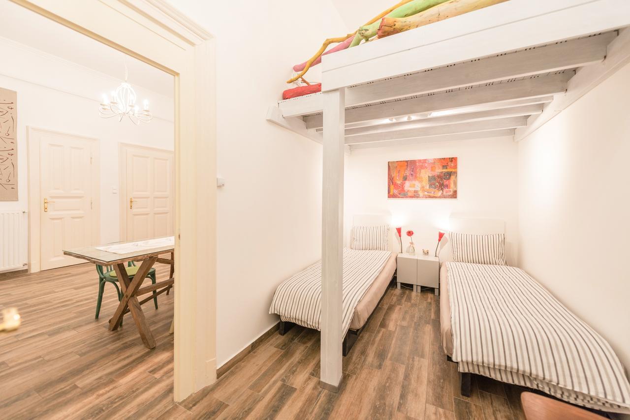 Family And Friends Apartment บูดาเปสต์ ภายนอก รูปภาพ