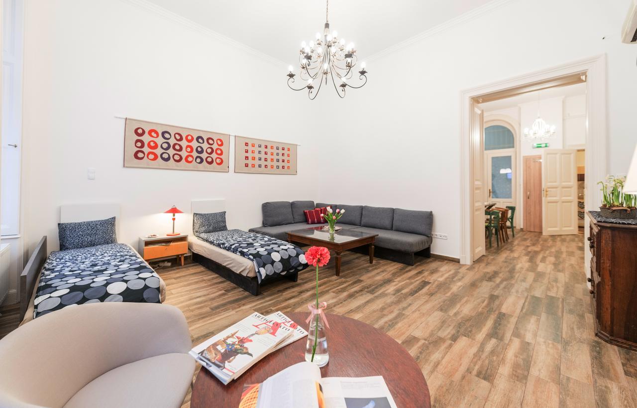 Family And Friends Apartment บูดาเปสต์ ภายนอก รูปภาพ